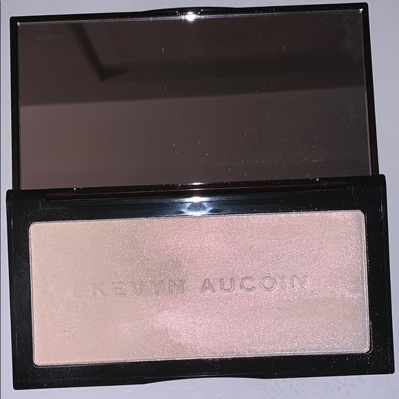 Kevin Aucoin Matte to glow highlighter - Picture 3 of 3